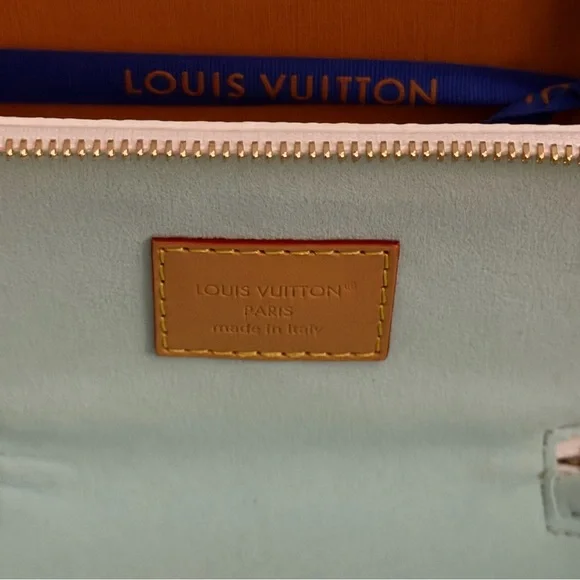 Louis Vuitton Sunglasses Pouch GM, Lagoon By The Pool Limited Edition - Picture 6 of 6